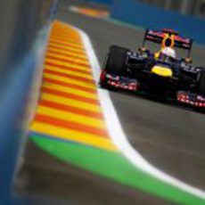 Sebastian Vettel afronta una recta pequeña en Valencia