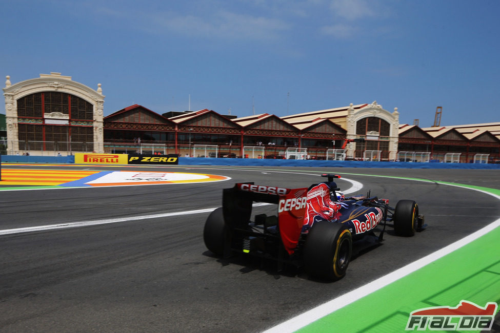 Parte trasera del STR7 de Daniel Ricciardo