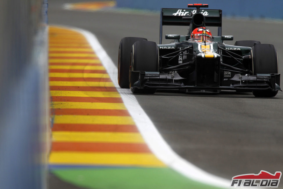 Heikki Kovalainen afronta la última curva del Valencia Street Circuit