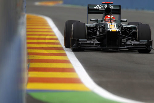 Heikki Kovalainen afronta la última curva del Valencia Street Circuit