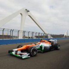 Nico Hülkenberg a los mandos de su Force India en el Valencia Street Circuit