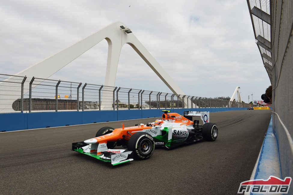 Nico Hülkenberg a los mandos de su Force India en el Valencia Street Circuit