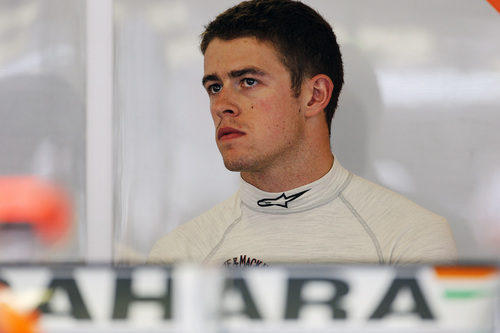 Paul Di Resta pensativo en el box de Force India