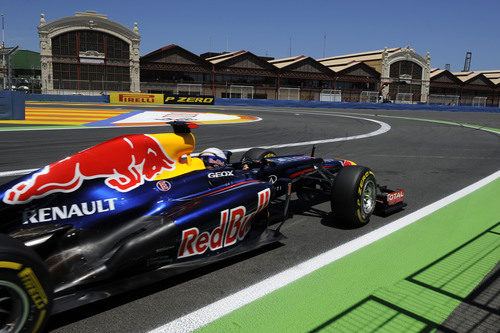 Sebastian Vettel camino de la 'pole' en Valencia 2012