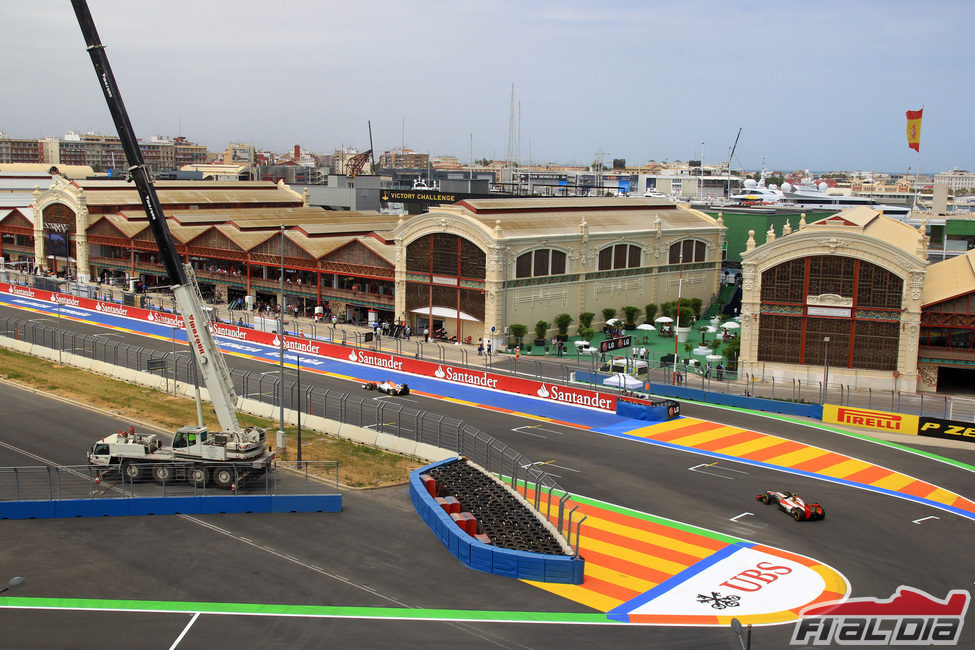 Narain Karthikeyan afronta una recta en Valencia