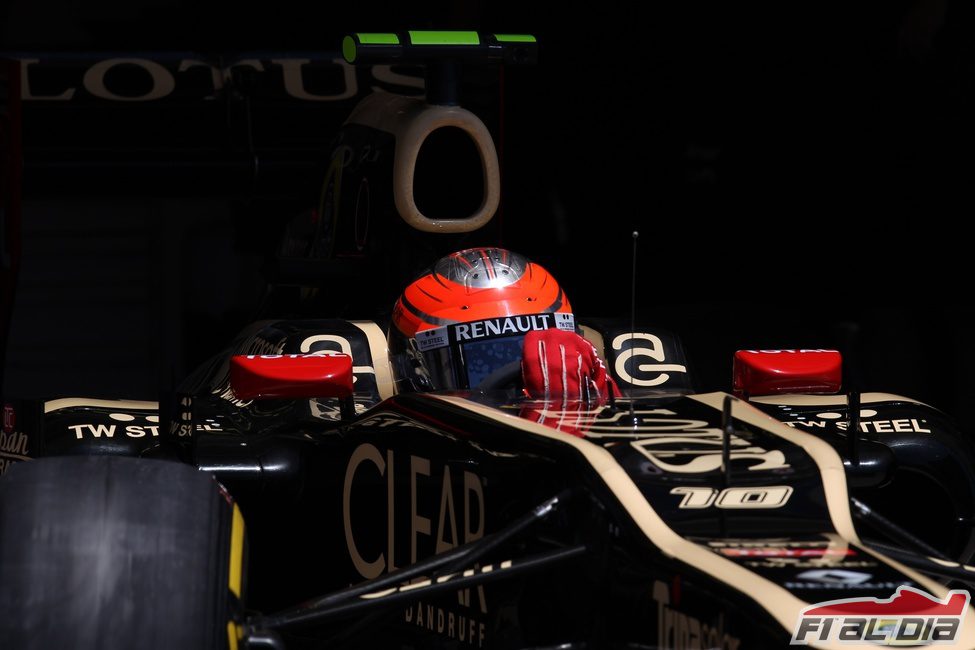 Romain Grosjean sale de boxes durante la clasificación del GP de Europa