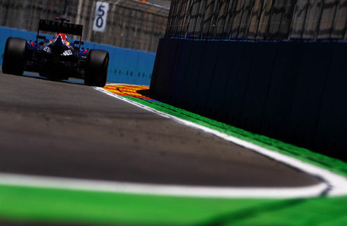 Sebastian Vettel pilota sobre el circuito urbano de Valencia