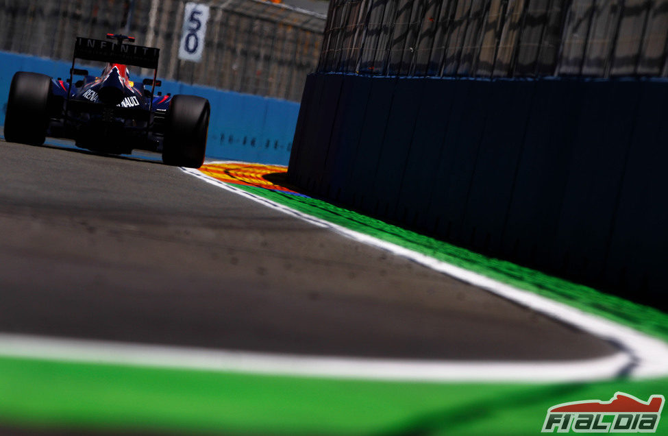 Sebastian Vettel pilota sobre el circuito urbano de Valencia