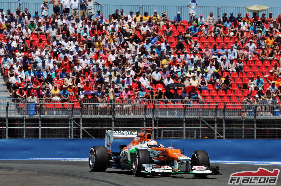 Paul di Resta completa una tanda con los neumáticos medios