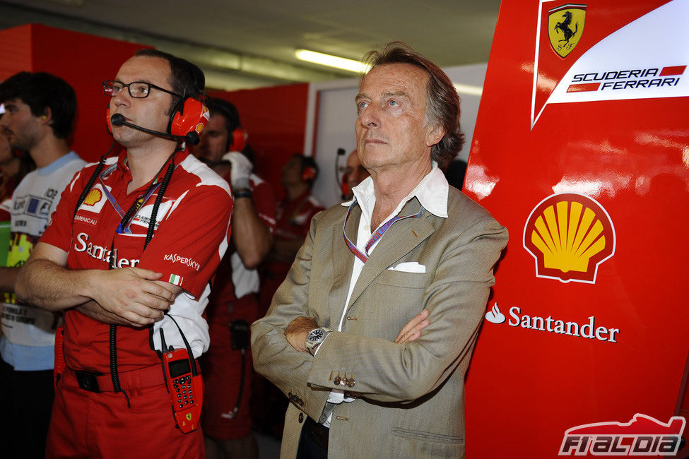 Luca di Montezemolo y Stefano Domenicali observan lo que ocurre en la pista