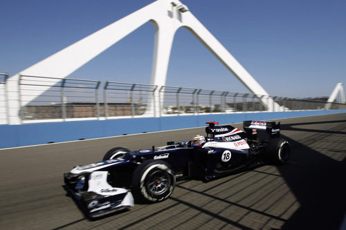 Pastor Maldonado cruza el puente del Valencia Street Circuit