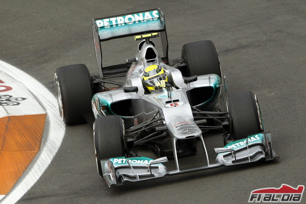 El W03 de Nico Rosberg rueda en el valencia Street Circuit
