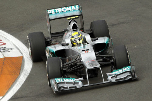 El W03 de Nico Rosberg rueda en el valencia Street Circuit