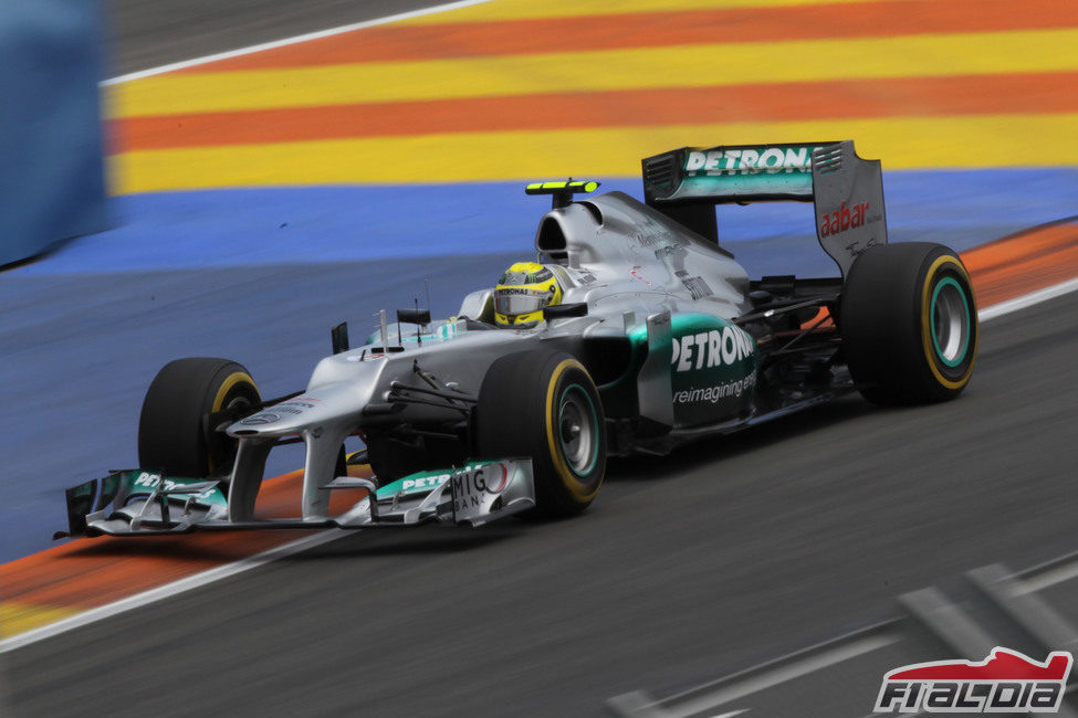 Nico Rosberg completa una tanda con neumáticos blandos