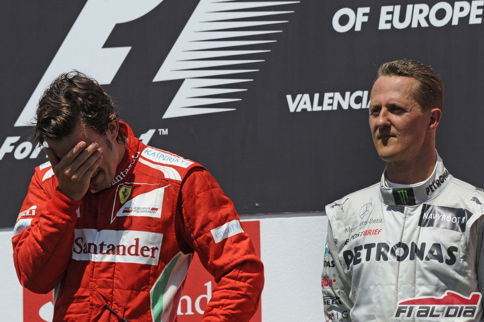 Fernando Alonso llora de emoción en el podio