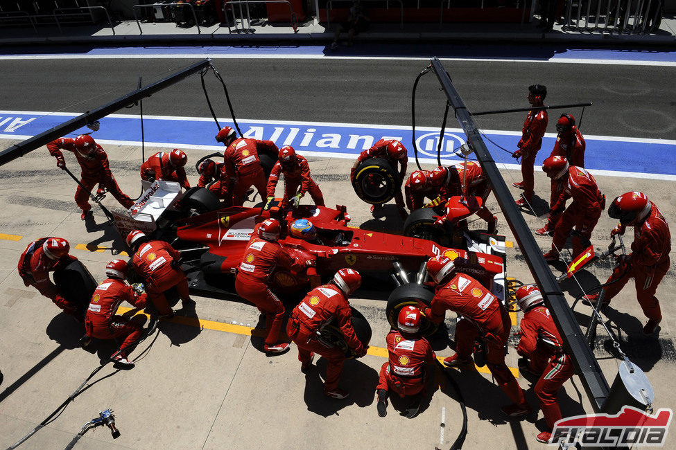 Fernando Alonso pone los blandos en Valencia