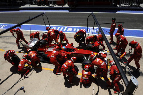 Fernando Alonso pone los blandos en Valencia