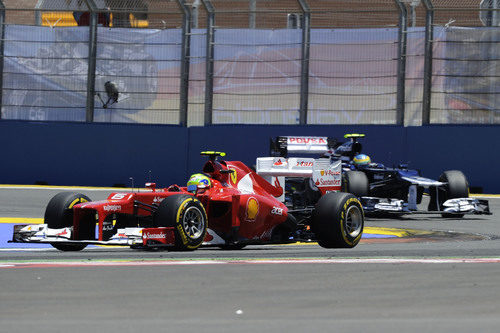 Felipe Massa rueda con los blandos en la carrera en Valencia