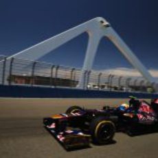 Jean-Eric Vergne pasa por el puente del Valencia Street Circuit