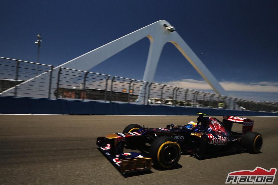 Jean-Eric Vergne pasa por el puente del Valencia Street Circuit