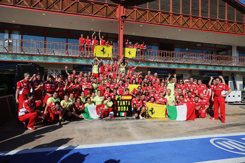 Ferrari celebra la victoria de Fernando Alonso en Valencia