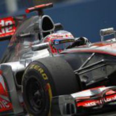 Jenson Button prueba algunas cosas en los Libres 2