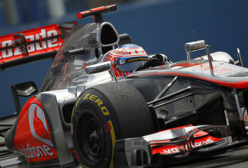Jenson Button prueba algunas cosas en los Libres 2