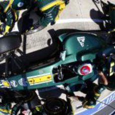 Pit stop para Vitaly Petrov