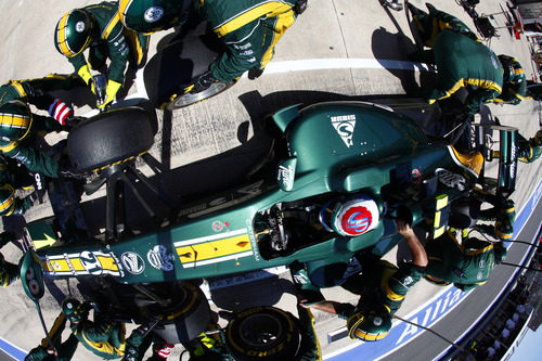 Pit stop para Vitaly Petrov