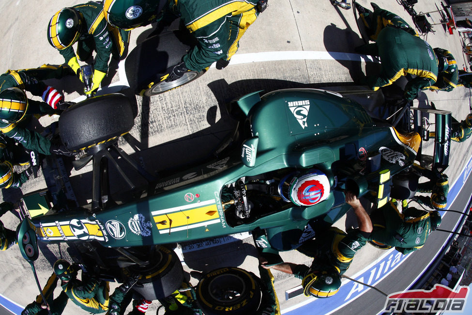 Pit stop para Vitaly Petrov