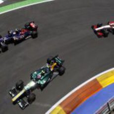 Toro Rosso lucha con Caterham y HRT