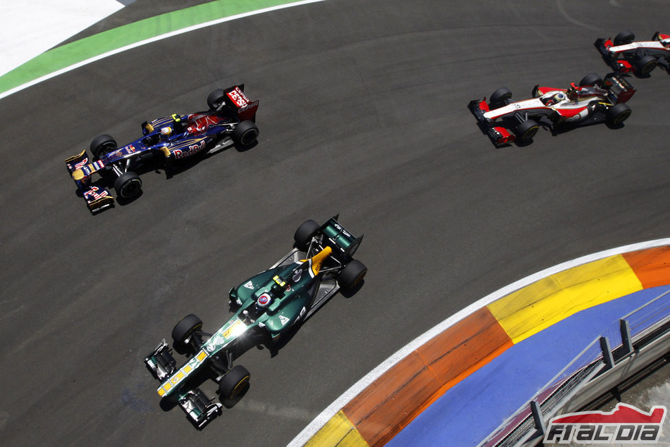 Toro Rosso lucha con Caterham y HRT