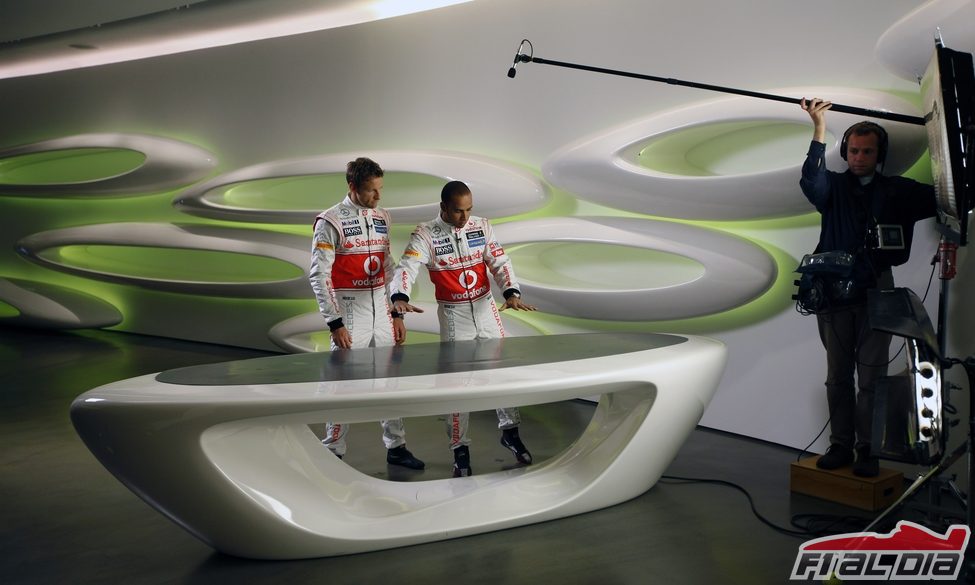 Lewis Hamilton y Jenson Button tratan de explicar el circuito de Londres