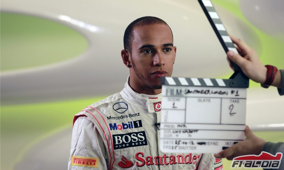 Lewis Hamilton se prepara para grabar