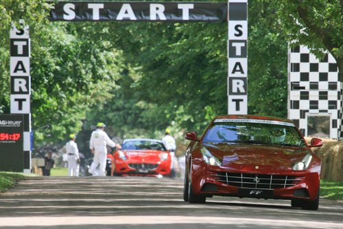 Un Ferrari FF toma la salida en el Festival de la Velocidad de Goodwood