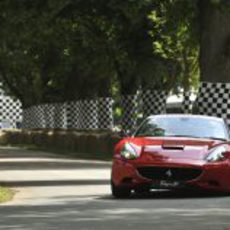 Ferrari California durante el evento del Festival de la Velocidad de Goodwood