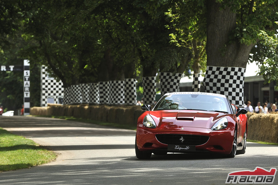 Ferrari California durante el evento del Festival de la Velocidad de Goodwood