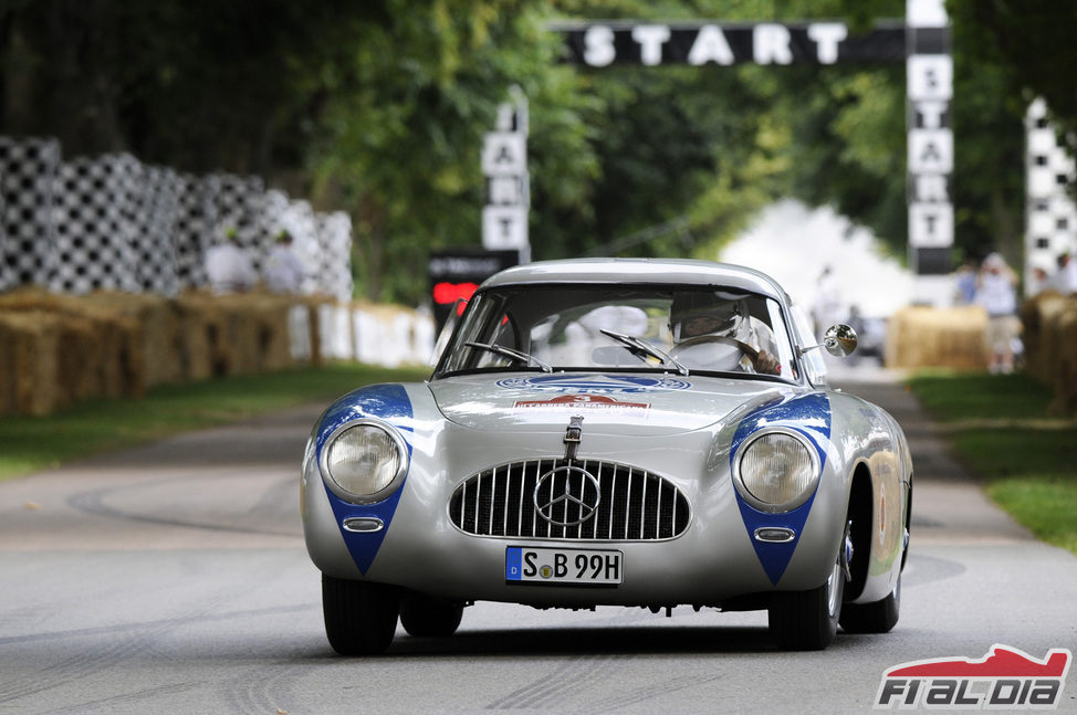 El Mercedes-Benz 300 SL rodó en Goodwood