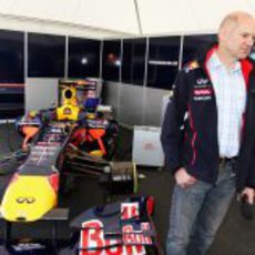 Adrian Newey en el garaje de Red Bull en Goodwood