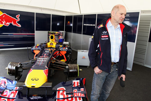 Adrian Newey en el garaje de Red Bull en Goodwood