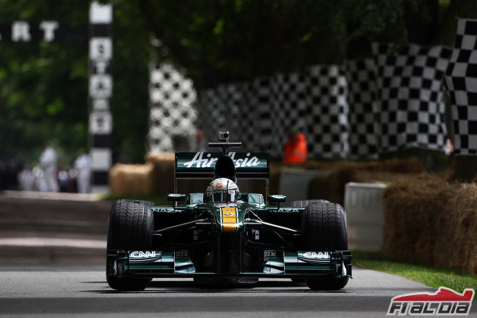 Giedo van der Garde con Caterham en Goodwood 2012