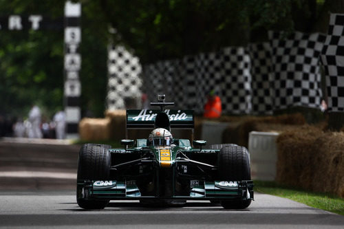 Giedo van der Garde con Caterham en Goodwood 2012