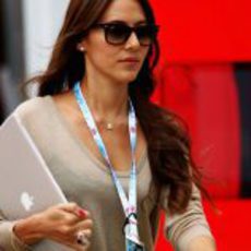 Jessica Michibata en el 'paddock' de Silverstone