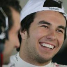 Sergio Pérez, sonríe en Silverstone