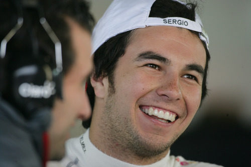 Sergio Pérez, sonríe en Silverstone