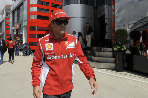 Fernando Alonso, a su llegada a Silverstone