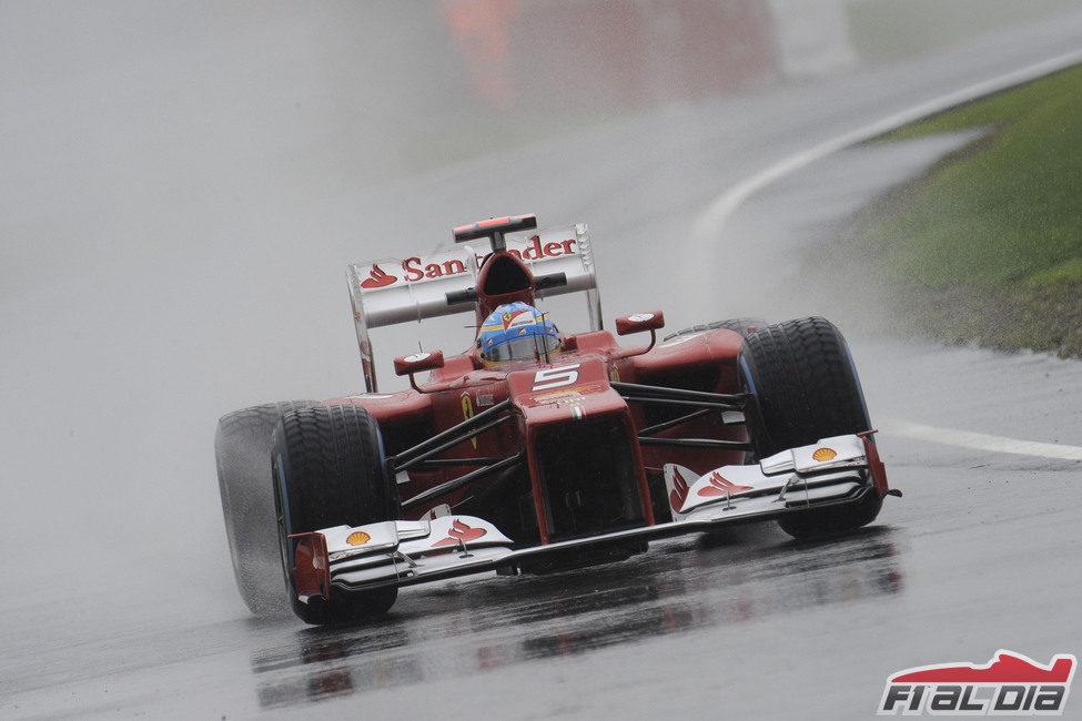 Fernando Alonso y la lluvia en Silverstone