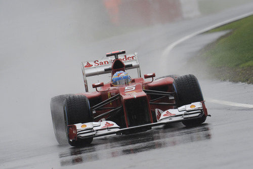 Fernando Alonso y la lluvia en Silverstone