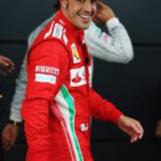 Fernando Alonso muy contento con su 'pole position'