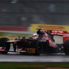 Jean-Eric Vergne 'navega' en el circuito de Silverstone